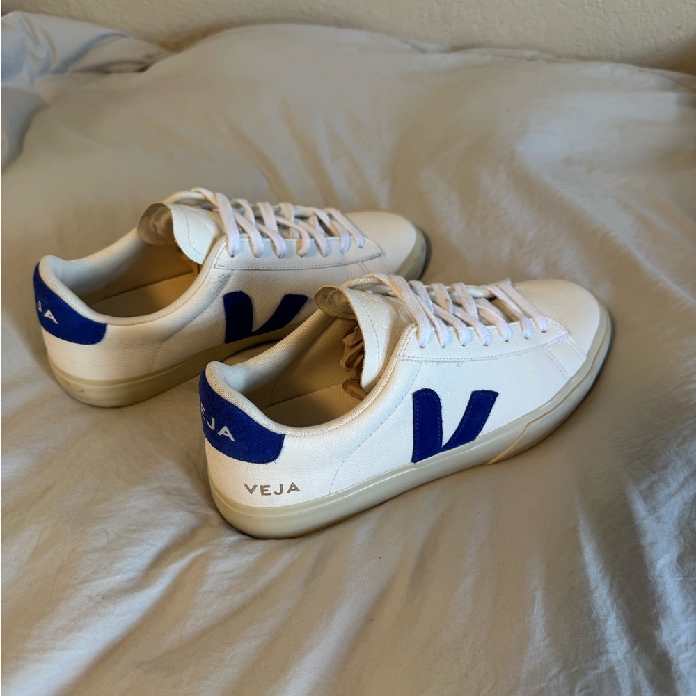 Unisex Veja White Leather Sneakers with Blue V Logo - Picture 2 of 8